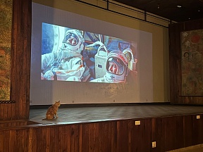 Показ "космического" фильма в Русском Доме Показ "космического" фильма в Русском Доме