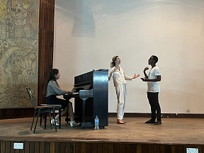 Российская оперная певица провела мастер-классы для танзанийских артистов 